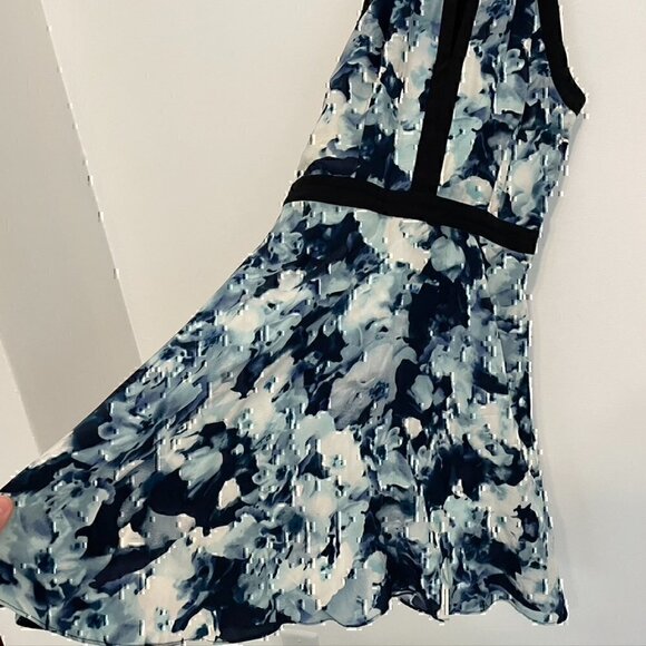 PARKER Nika Keyhole Dress Blue Floral Black Trim Sleeveless SILK Mini Fit Flare - Picture 5 of 12
